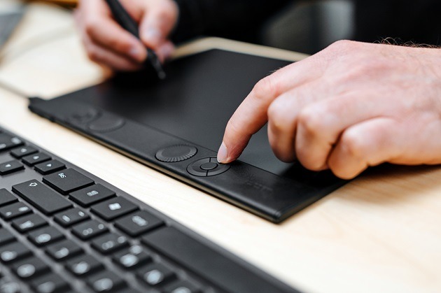 Wacom Intuos Pro Medium PTK670 專業繪圖板：圖片 2